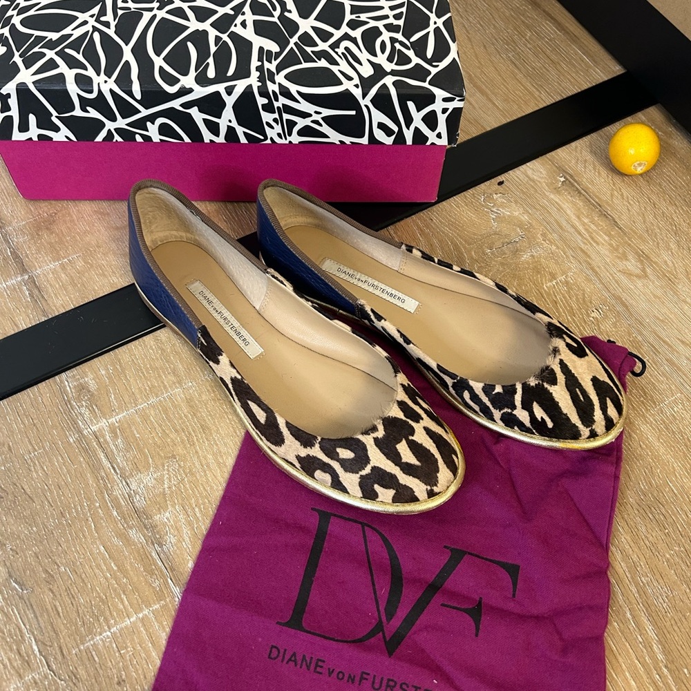Diane Von Furstenberg Leopard Pony Haircalf & Leather Flats in box with dust bag